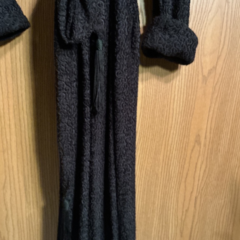 Beautiful Black Diamond Tea Robe - Picture 3 of 7